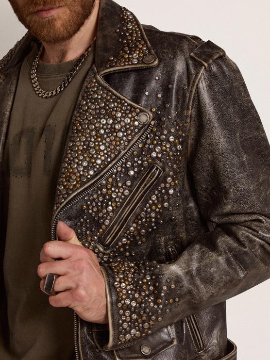 FDVPX704 Golden Goose hombres cazadora biker de piel con tachuelas martilladas y cinta adhesiva