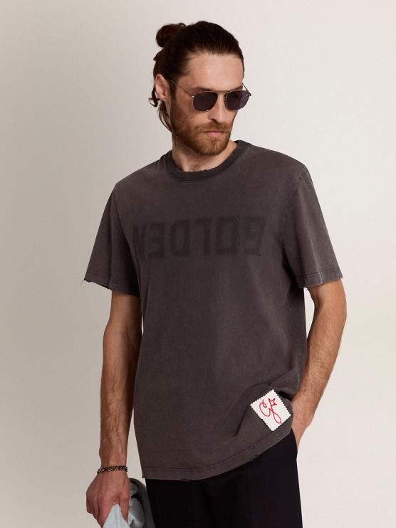 FDVPX699 Golden Goose hombres camiseta de la colección en gris antracita con tratamiento envejecido