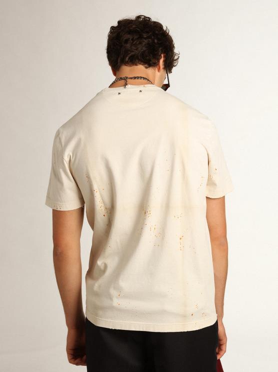 FDVPX728hombres camiseta de la colección travel en blanco hueso con efecto de prenda doblada con letras doradas y spray color óxido