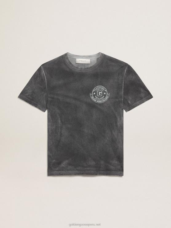 FDVPX822 Golden Goose hombres Camiseta gris de la colección Journey con efecto envejecido y estampado frontal en color hierba marina a contraste.