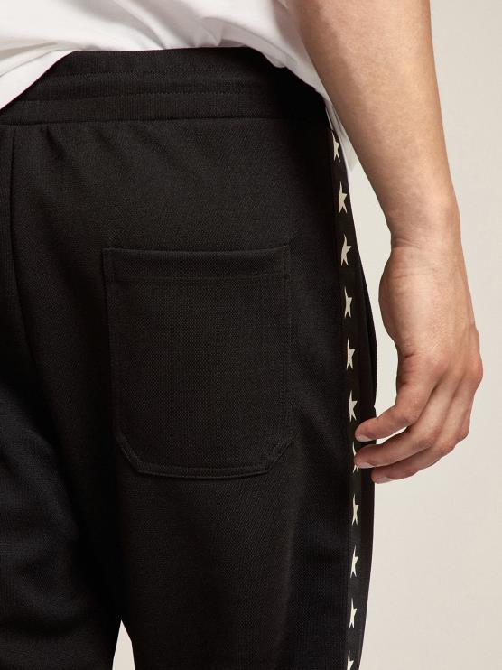 FDVPX764 Golden Goose hombres joggers negros con estrellas blancas en los costados
