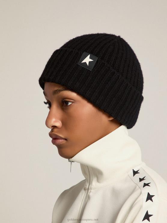 FDVPX375 Golden Goose mujer gorro de lana negro con estrella blanca en contraste