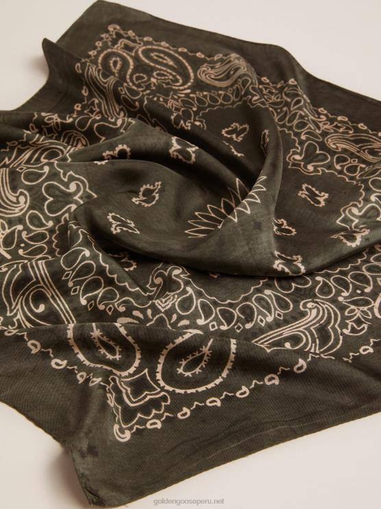 FDVPX314 Golden Goose mujer Pañuelo de la colección en color verde musgo con estampado paisley