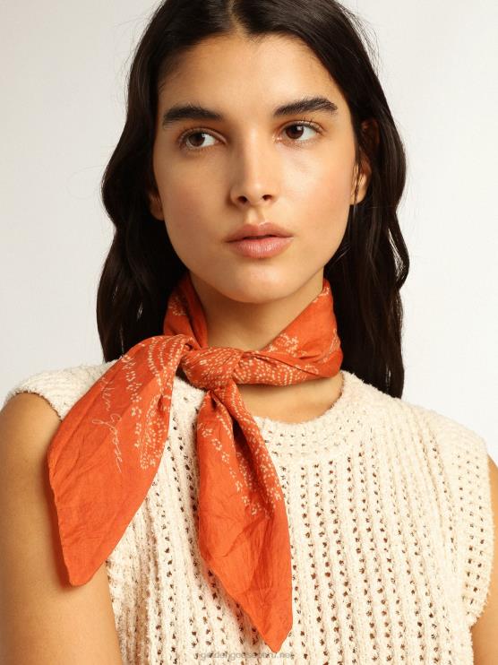 FDVPX357 Golden Goose mujer bufanda color óxido con estampado paisley de puntos