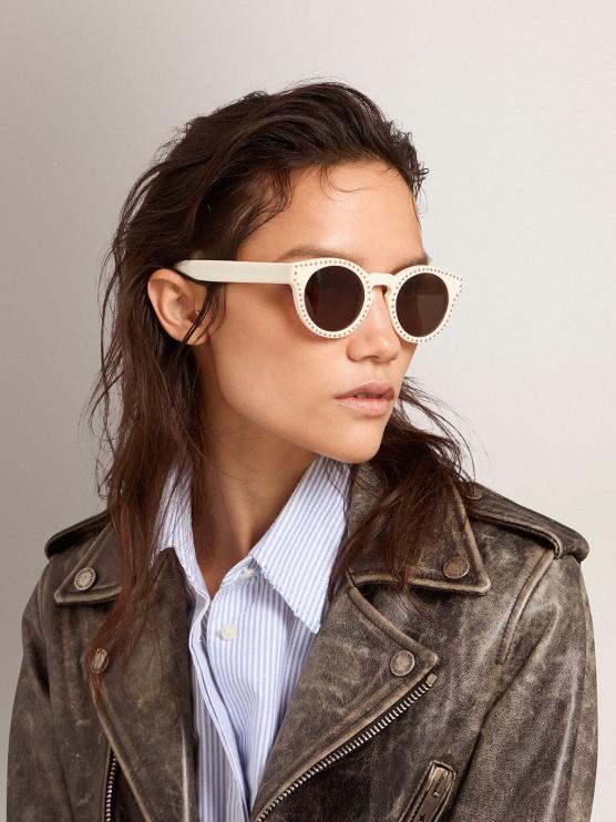 FDVPX331 Golden Goose mujer sunframe estilo cameron panthos con marco blanco tachuelas doradas y detalles dorados