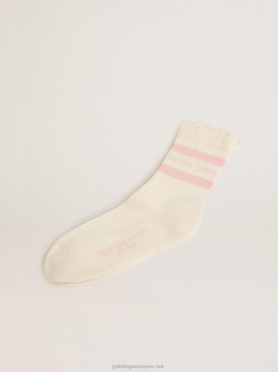 FDVPX411 Golden Goose mujer calcetines blancos con acabado envejecido y logo y rayas en rosa bebé