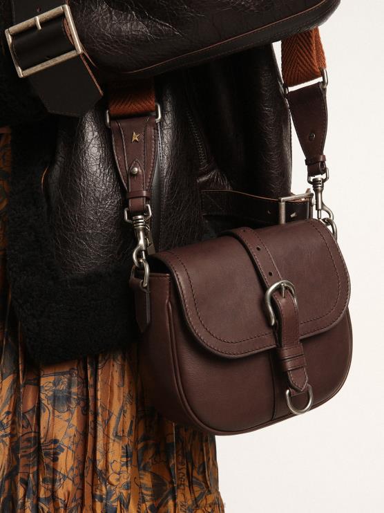 FDVPX443 Golden Goose mujer bolso sally pequeño de piel marrón oscuro con hebilla y bandolera en contraste