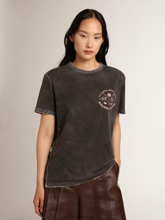 FDVPX976 Golden Goose mujer Camiseta de la colección Journey gris de aspecto envejecido con estampado rosa pálido en contraste en la parte delantera y zonas desgastadas a mano.