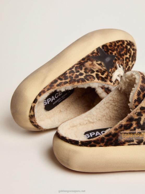 FDVPX72 Golden Goose mujer sabot space-star de piel de potro animal print con forro de borrego